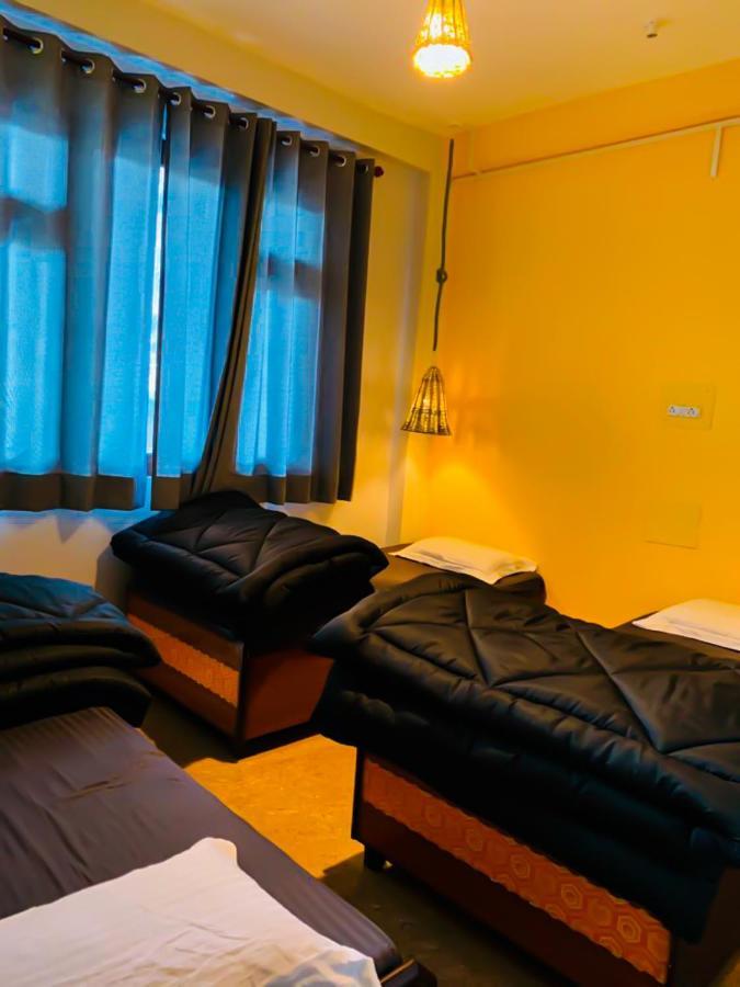 Nomads Hostel Tosh Ngoại thất bức ảnh